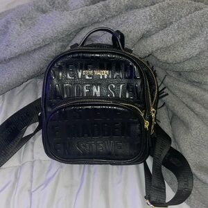 Steve Madden bag lightly used almost brand new!